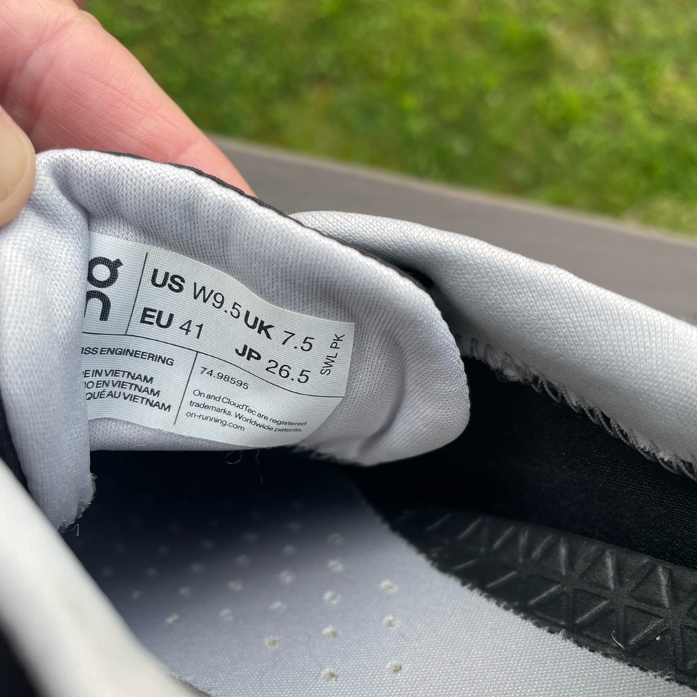 ON Cloudvista Waterproof Trail Running Shoe - Picture 10 of 11